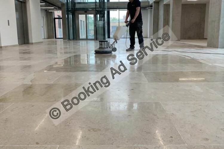 تألق أرضياتك من جديد: دليلك الشامل لخدمات جلي البلاط الاحترافية في جدة