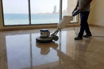 أرضيات جدة تتألق من جديد: دليل شامل لخدمات جلي البلاط الاحترافية