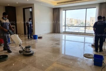 أرضياتك تبرق من جديد: دليلك المتكامل لجلي البلاط والرخام في الرياض