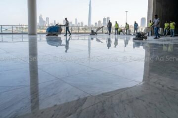 أرضيات منزلك بجدة تتألق من جديد: الدليل الكامل لجلي البلاط الاحترافي