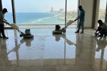 استعادة فخامة الرخام في جدة: دليلك المتكامل لجلي وتلميع الأرضيات