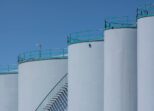 تركيب عوازل بلكونات وممرات بالطائف – حي القمرية – عرض ٤٧